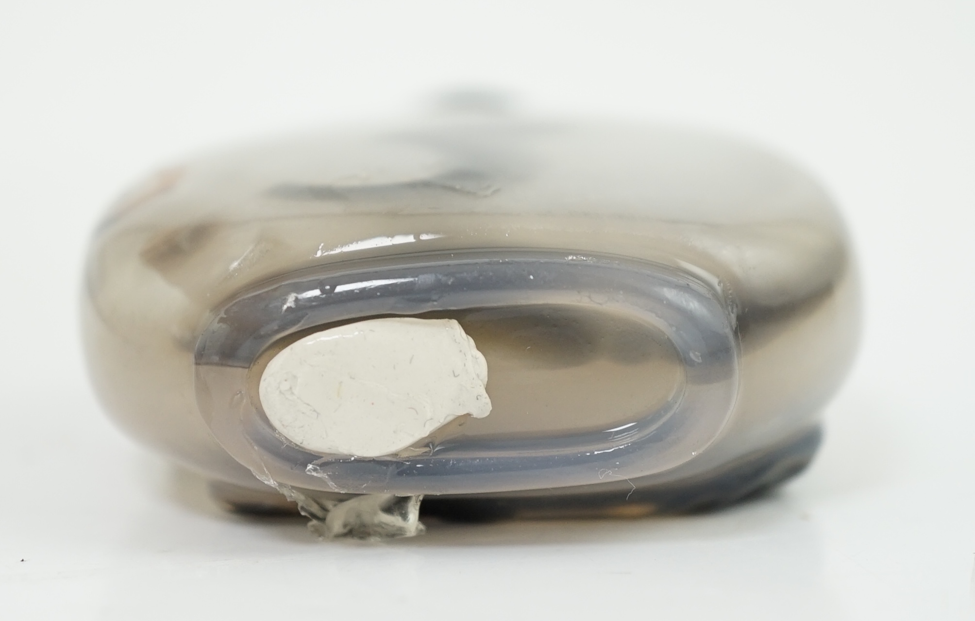 A Chinese cameo agate ‘sage and crane’ snuff bottle, 19th century